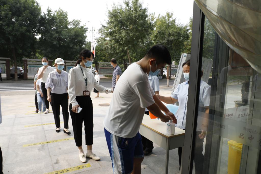 学校开展疫情防控应急演练